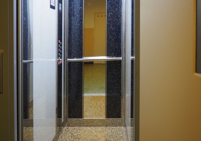 Zajímavá modernizace ze Znojma - I v bytovém domě můžete mít luxusní výtah